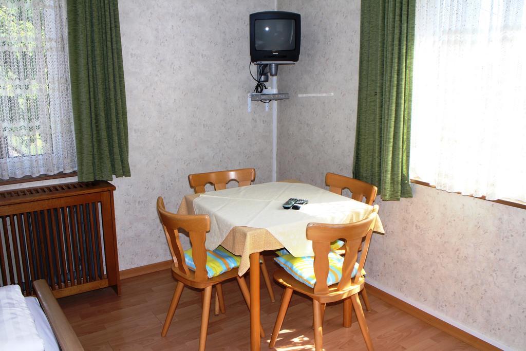Hofer Pensionat Villach Rum bild