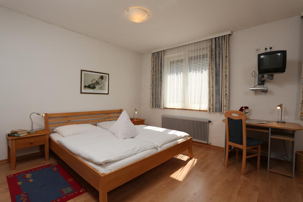 Hofer Pensionat Villach Rum bild