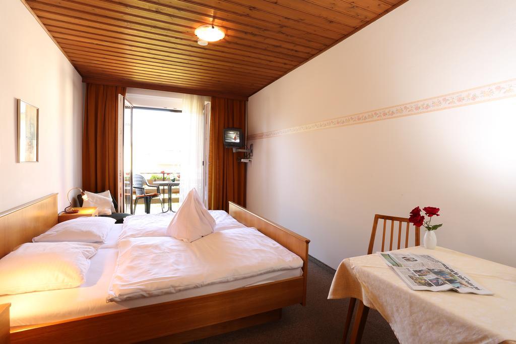 Hofer Pensionat Villach Rum bild